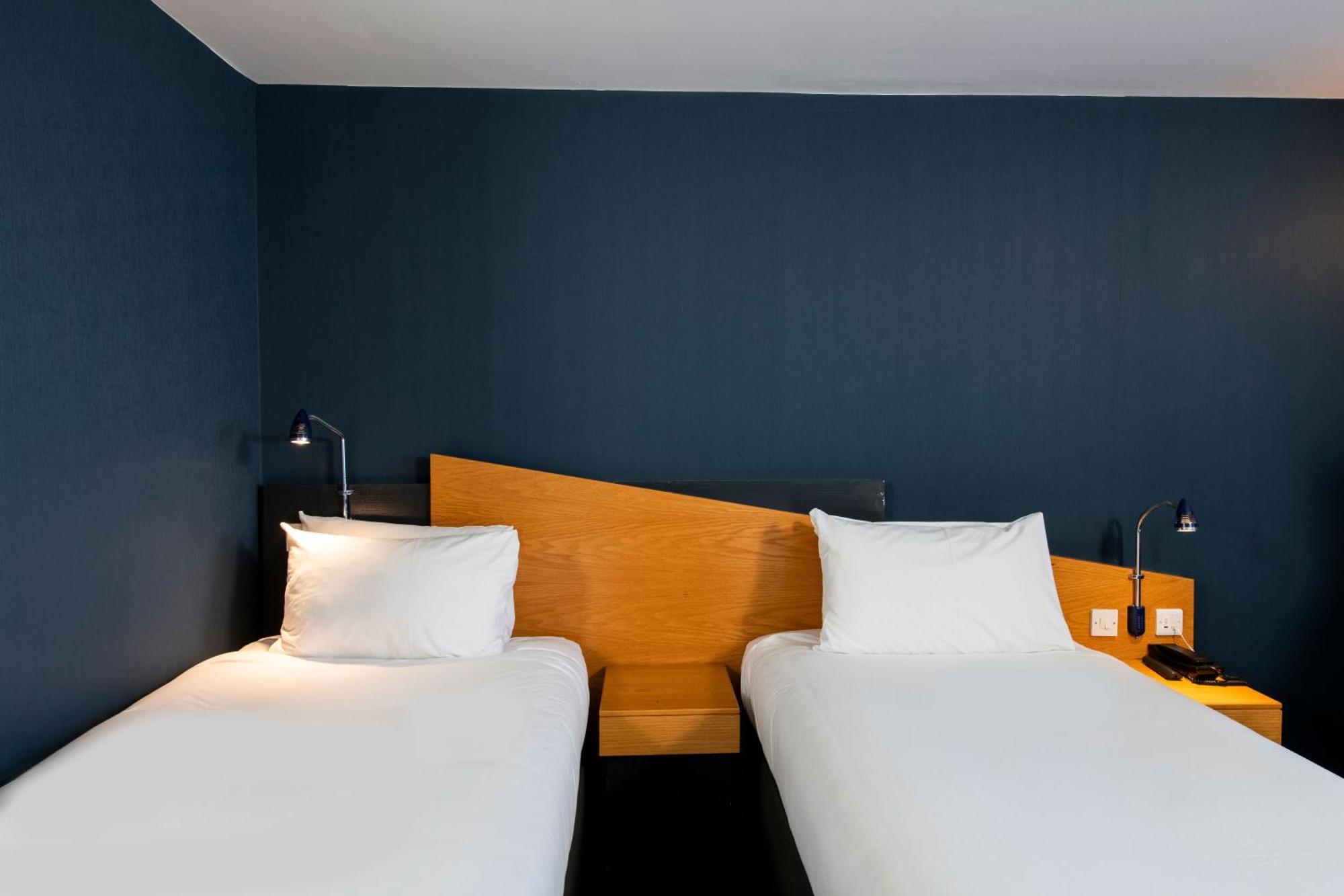 Holiday Inn Express Swansea East By Ihg Exteriér fotografie