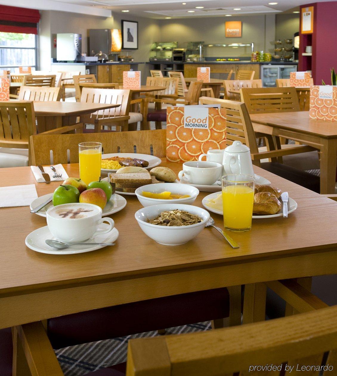 Holiday Inn Express Swansea East By Ihg Restaurace fotografie