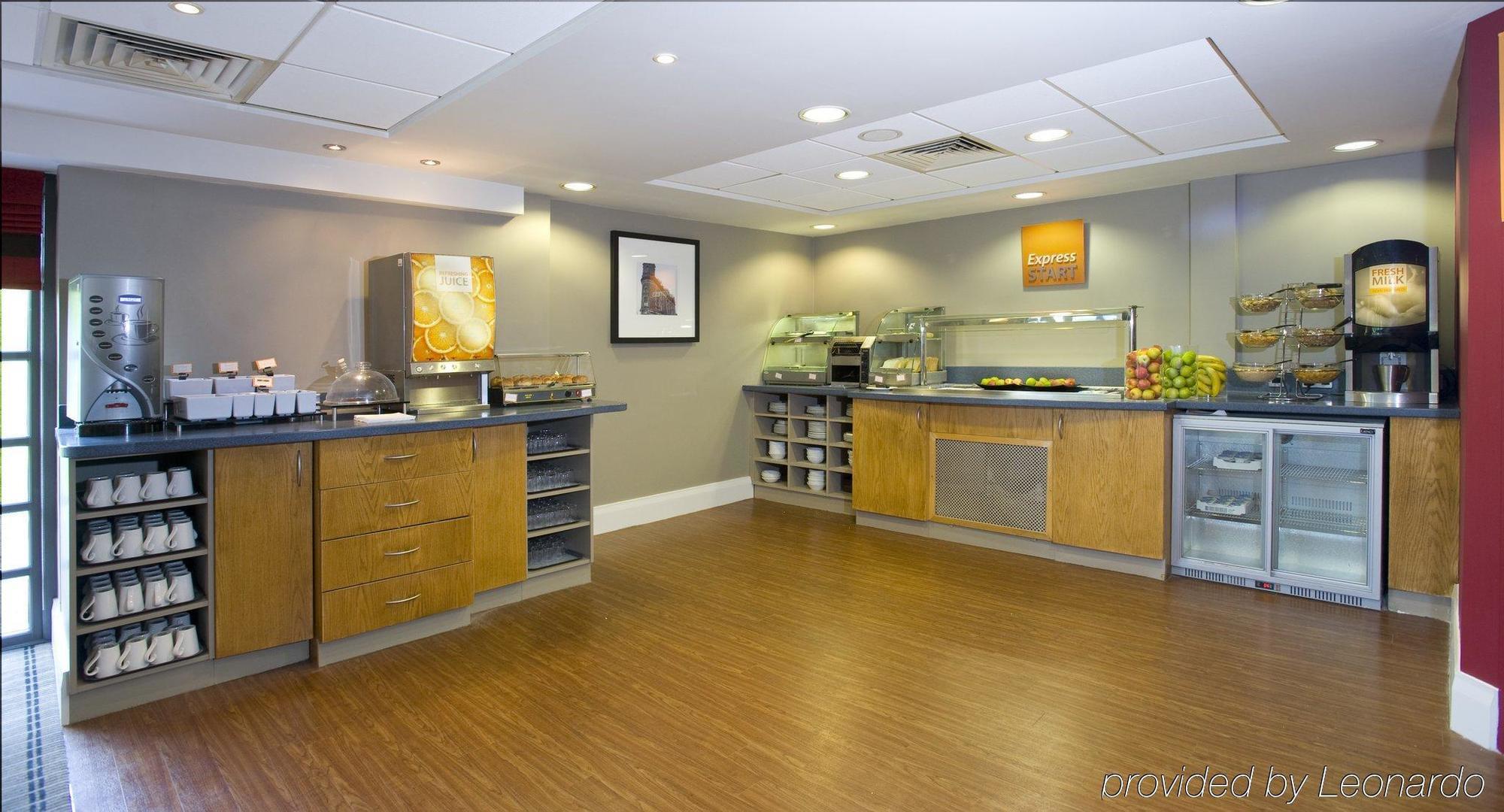 Holiday Inn Express Swansea East By Ihg Restaurace fotografie