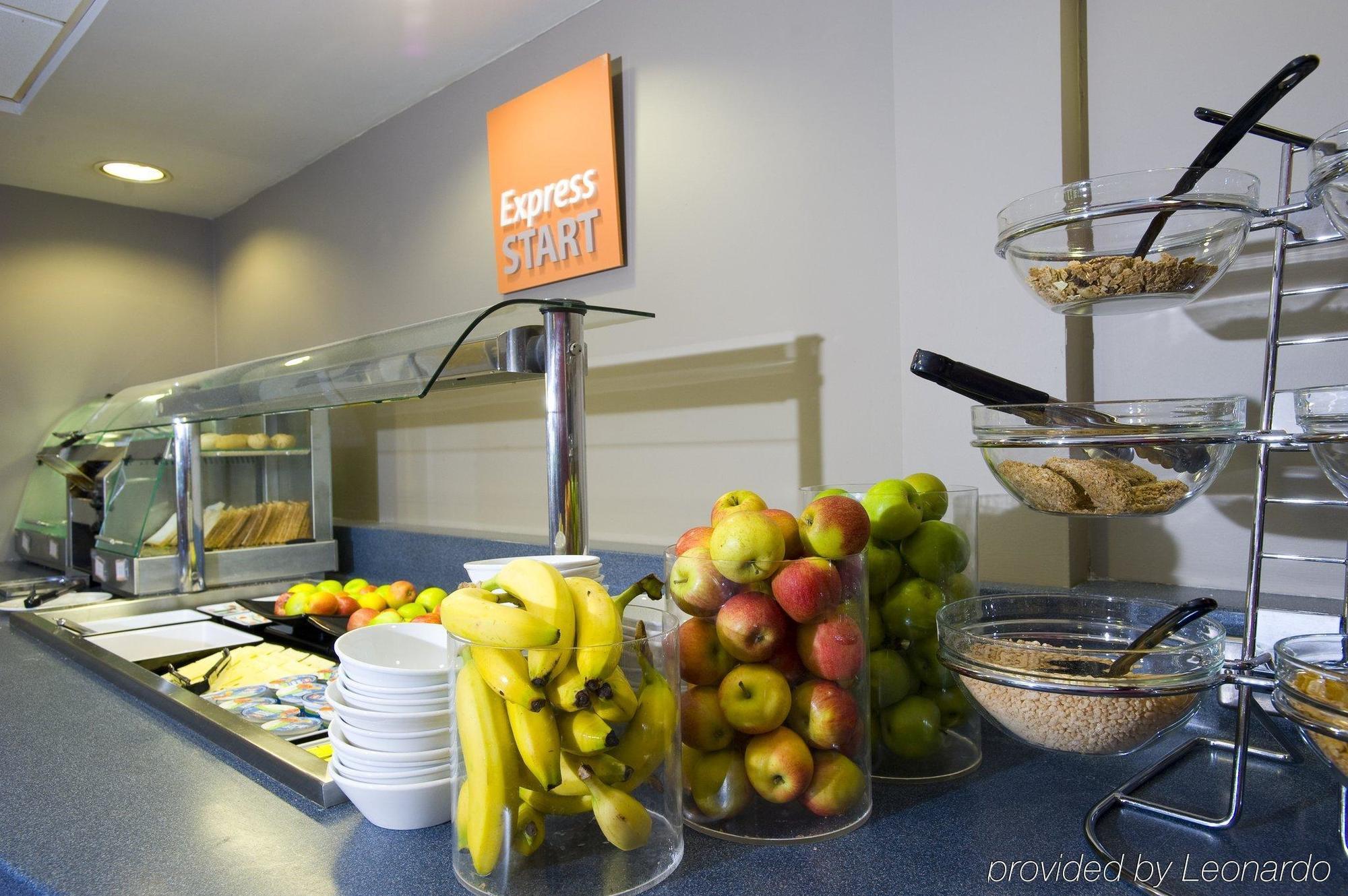 Holiday Inn Express Swansea East By Ihg Restaurace fotografie