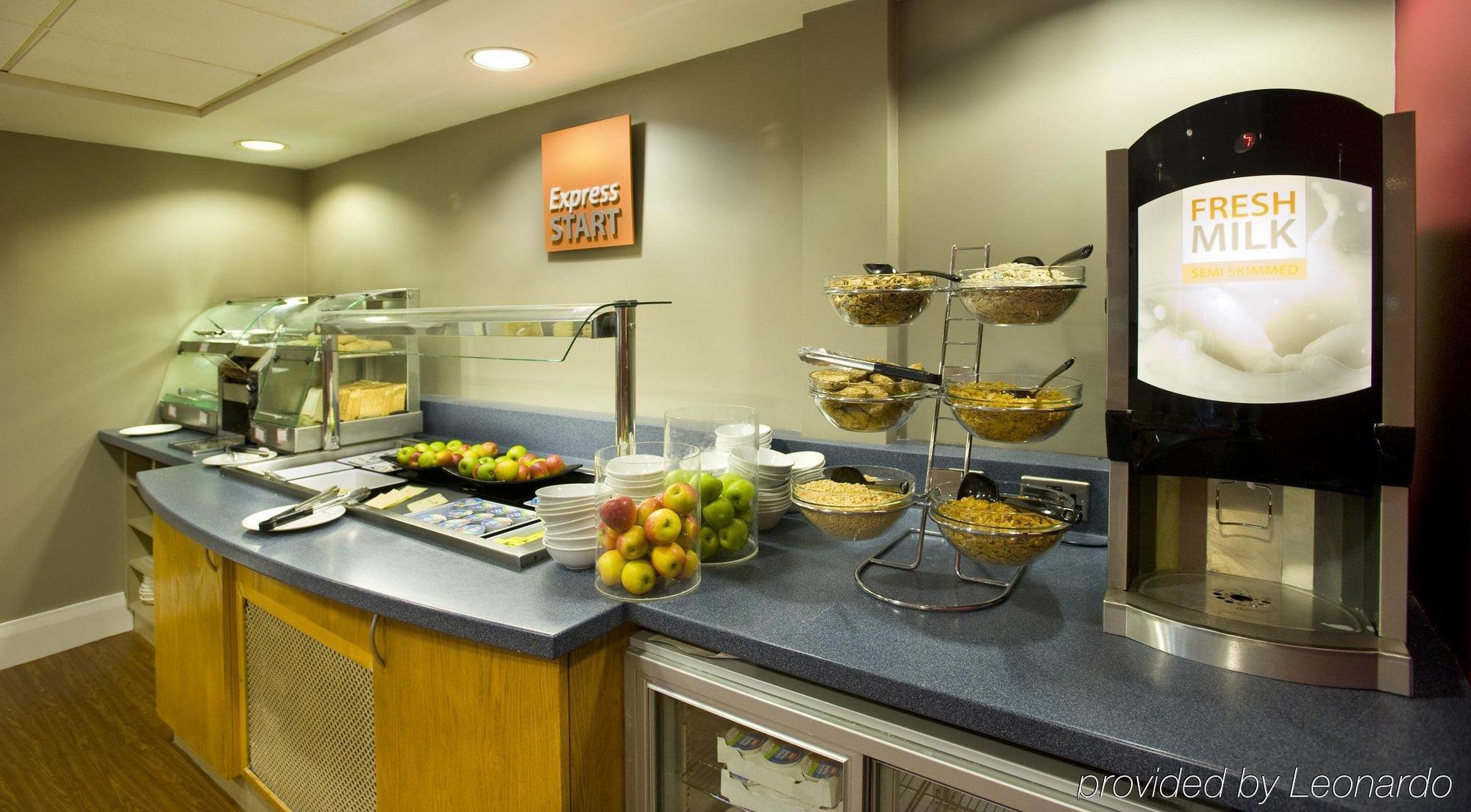 Holiday Inn Express Swansea East By Ihg Exteriér fotografie