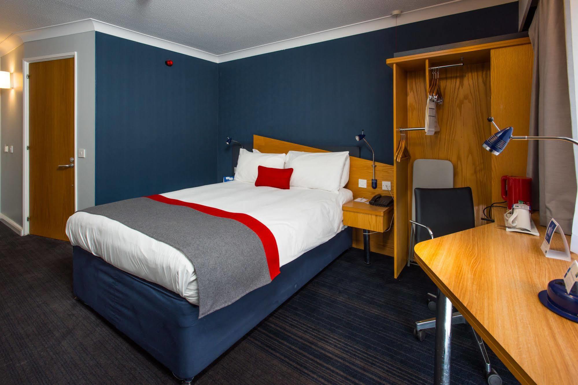 Holiday Inn Express Swansea East By Ihg Exteriér fotografie